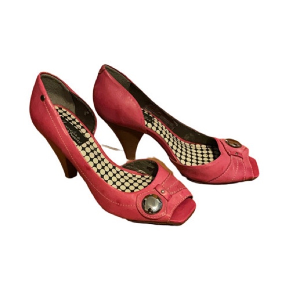 Like new size 10 pink hush puppies open toe with heel